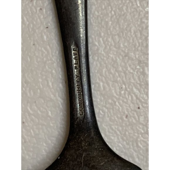 ANTIQUE, VINTAGE COLLECTIBLE BABY FORK 4" COMMUNITY SILVER PLATE - Picture 4 of 5